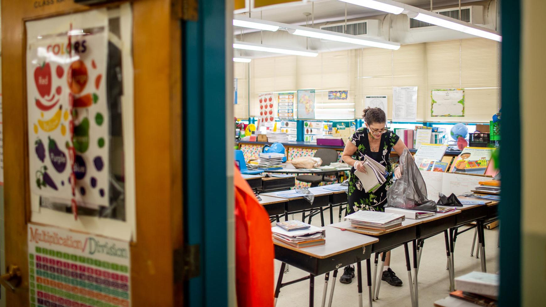 Aunque haya niños en las escuelas de TUSD, es posible que sus maestros no estén ahí